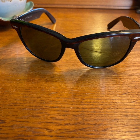 Vintage Ray Ban Wayfarer 2 Bausch & Lomb Tortoise Shell Sunglasses - Picture 3 of 10